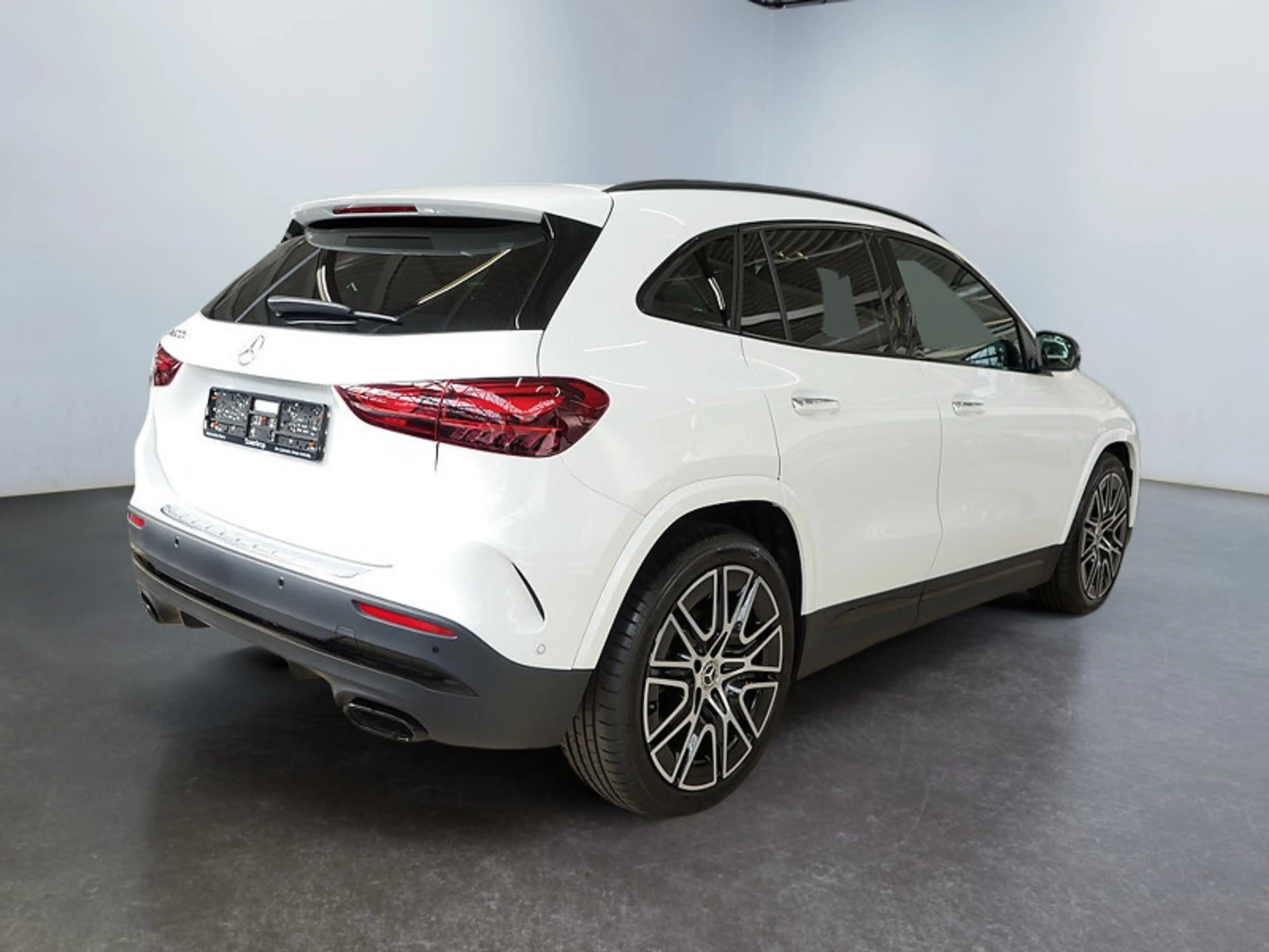 Mercedes-Benz GLA 200 d // AMG NIGHT MEMO MULTI 360 AHK KAMERA — photo 6