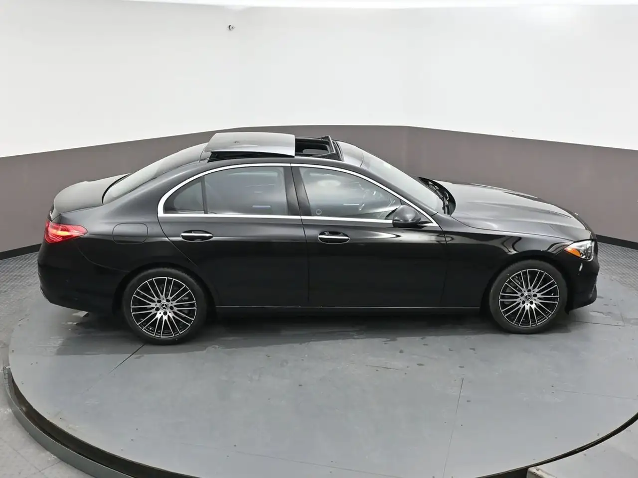 Mercedes-Benz C-Class снимка Mercedes-Benz C-Class