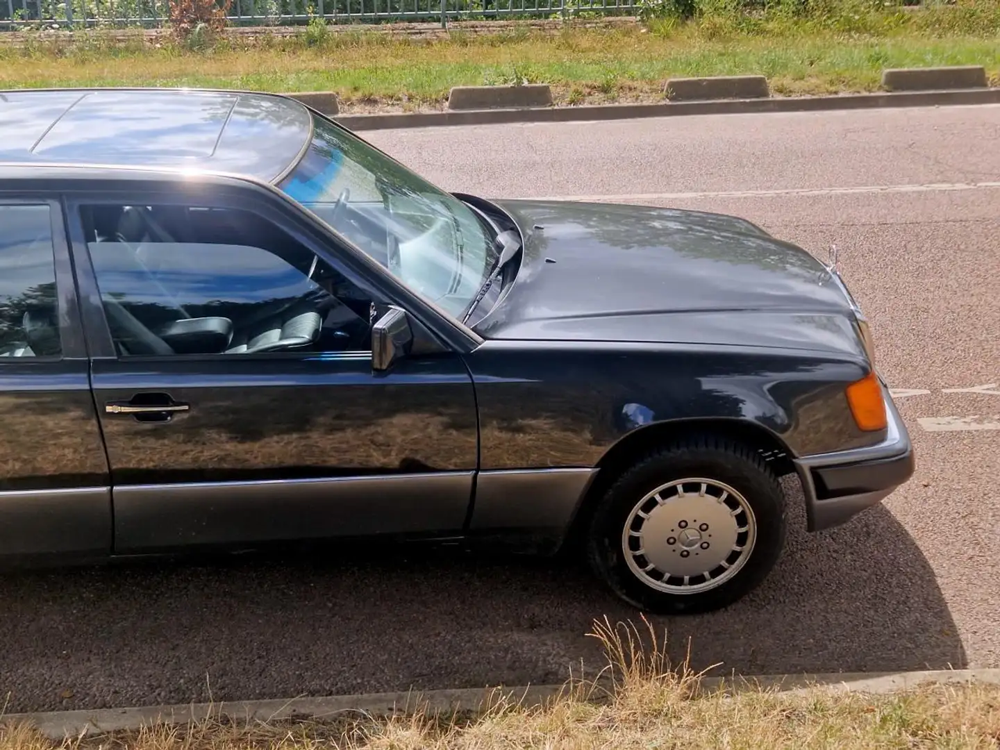 Mercedes-Benz E 300 300 E - BVA 200 - 500 BERLINE W 124 4-Matic - BVA Schwarz - 2