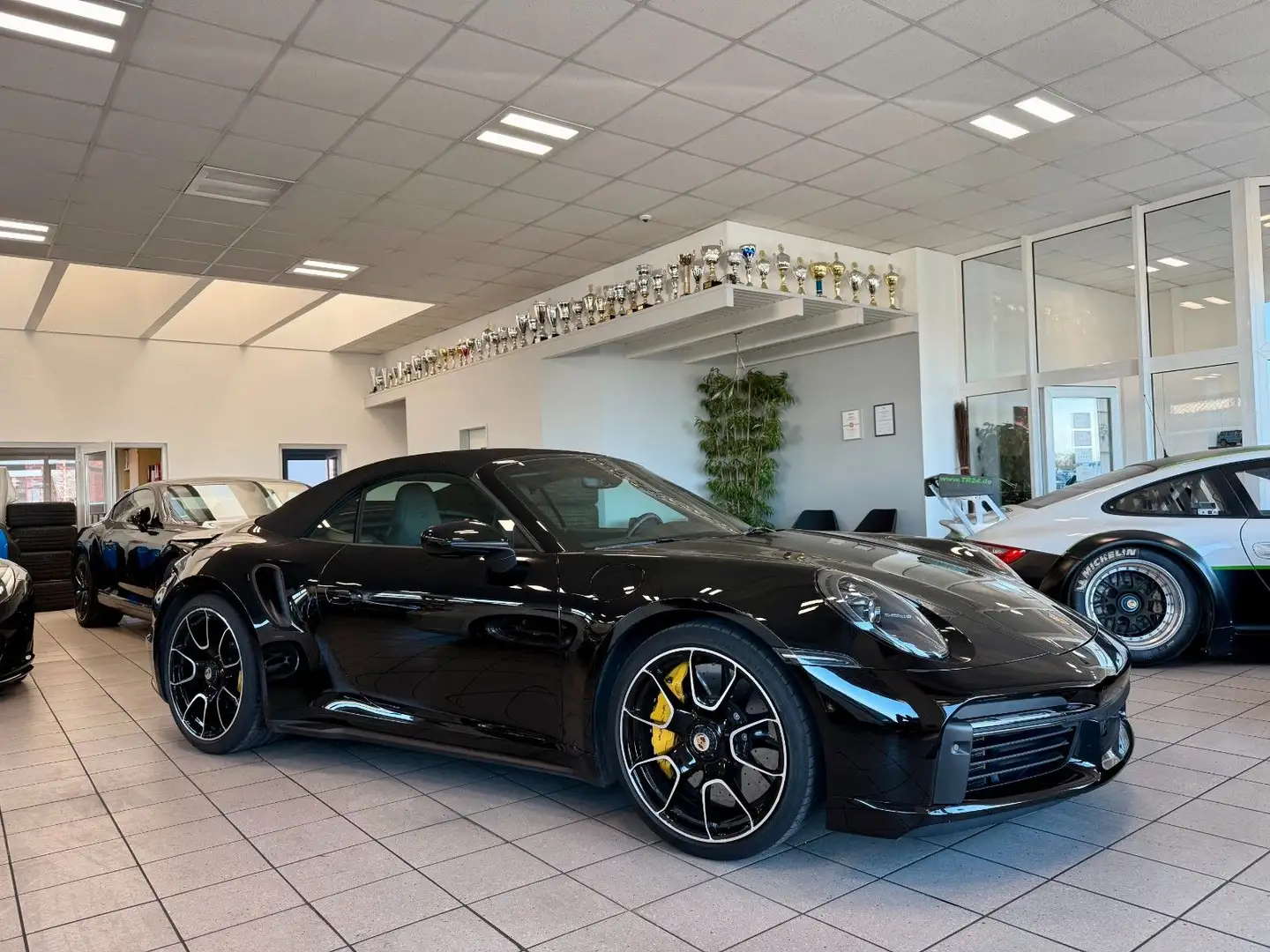 Porsche 992 911 992 Turbo S Cabrio SportAbgas/Burmester/ACC Schwarz - 2