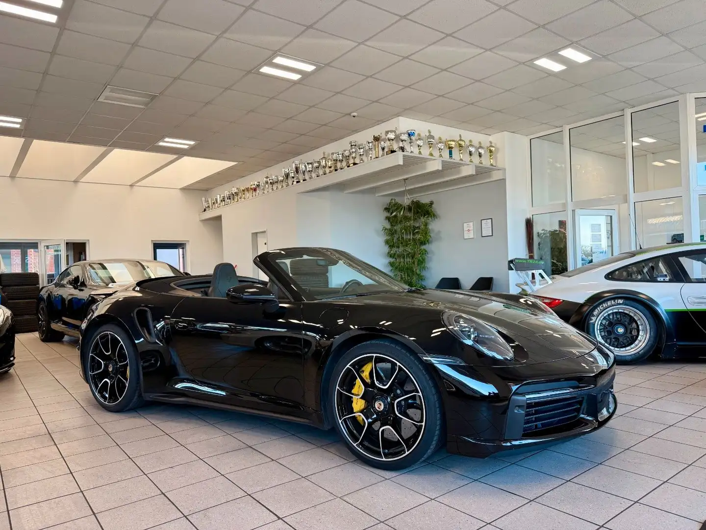 Porsche 992 911 992 Turbo S Cabrio SportAbgas/Burmester/ACC Schwarz - 1