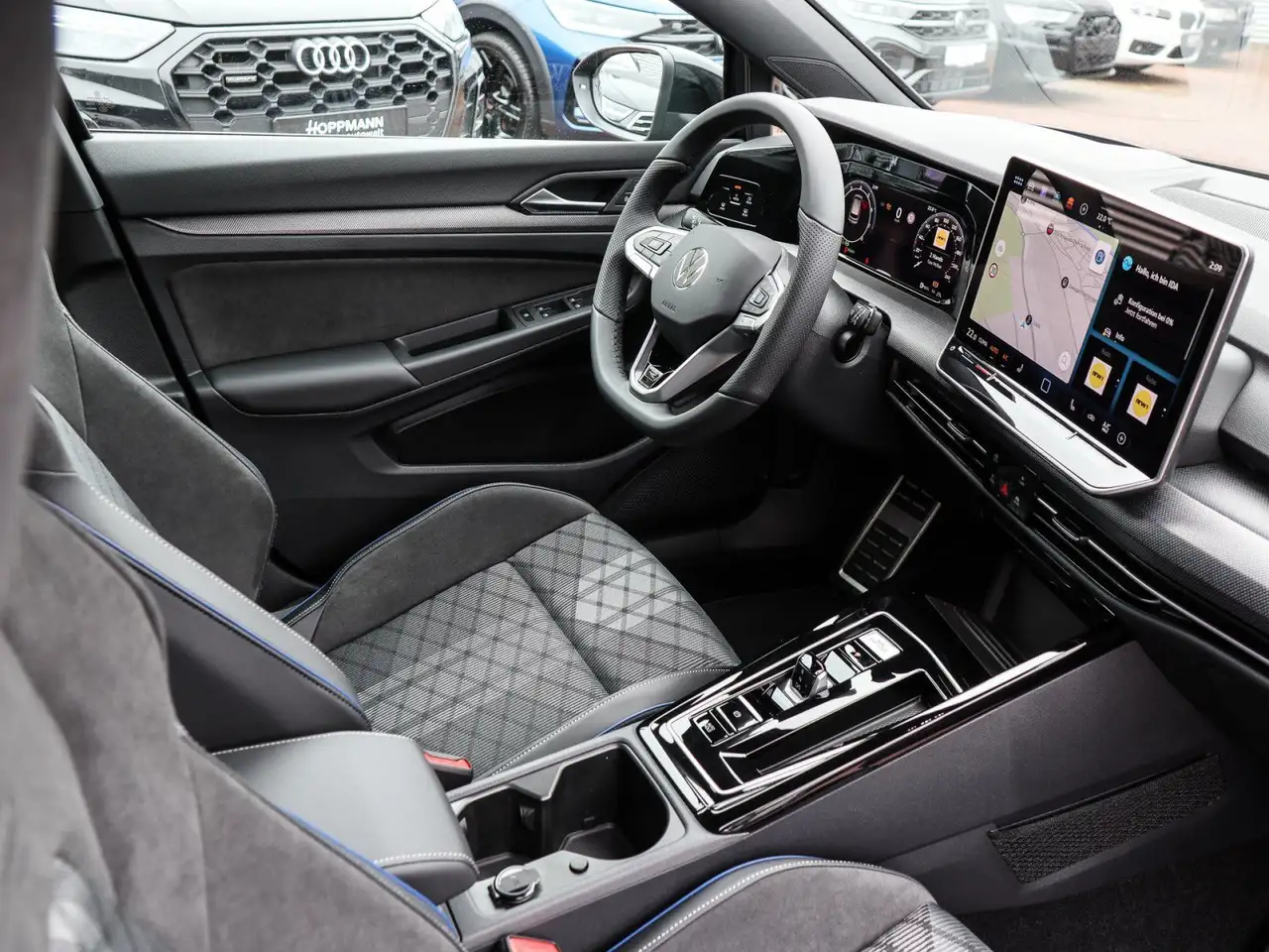 Volkswagen Golf VIII R-Line 1.5 l eTSI (150 PS) 7-Gang DSG 3