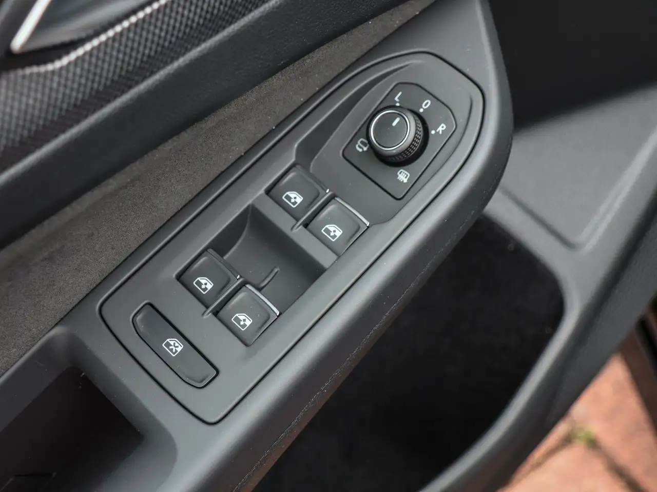 Volkswagen Golf VIII R-Line 1.5 l eTSI (150 PS) 7-Gang DSG 13