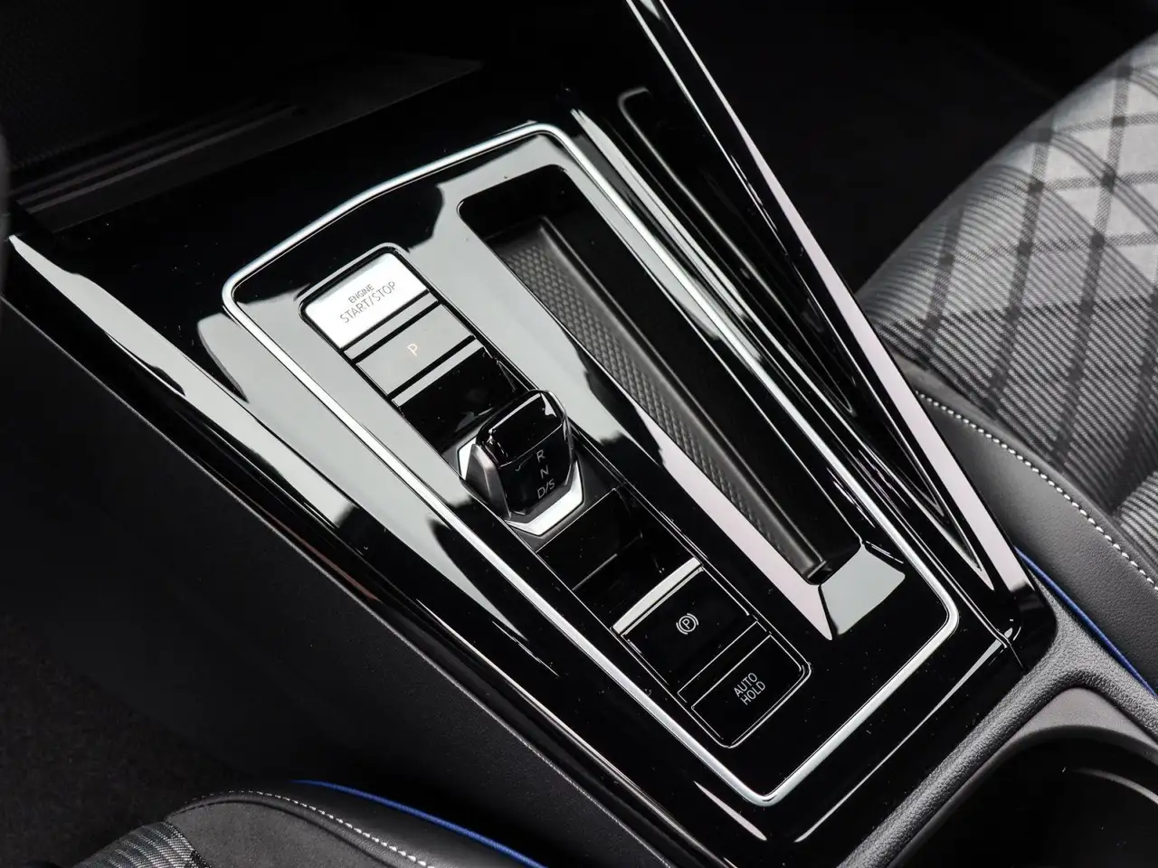 Volkswagen Golf VIII R-Line 1.5 l eTSI (150 PS) 7-Gang DSG 9