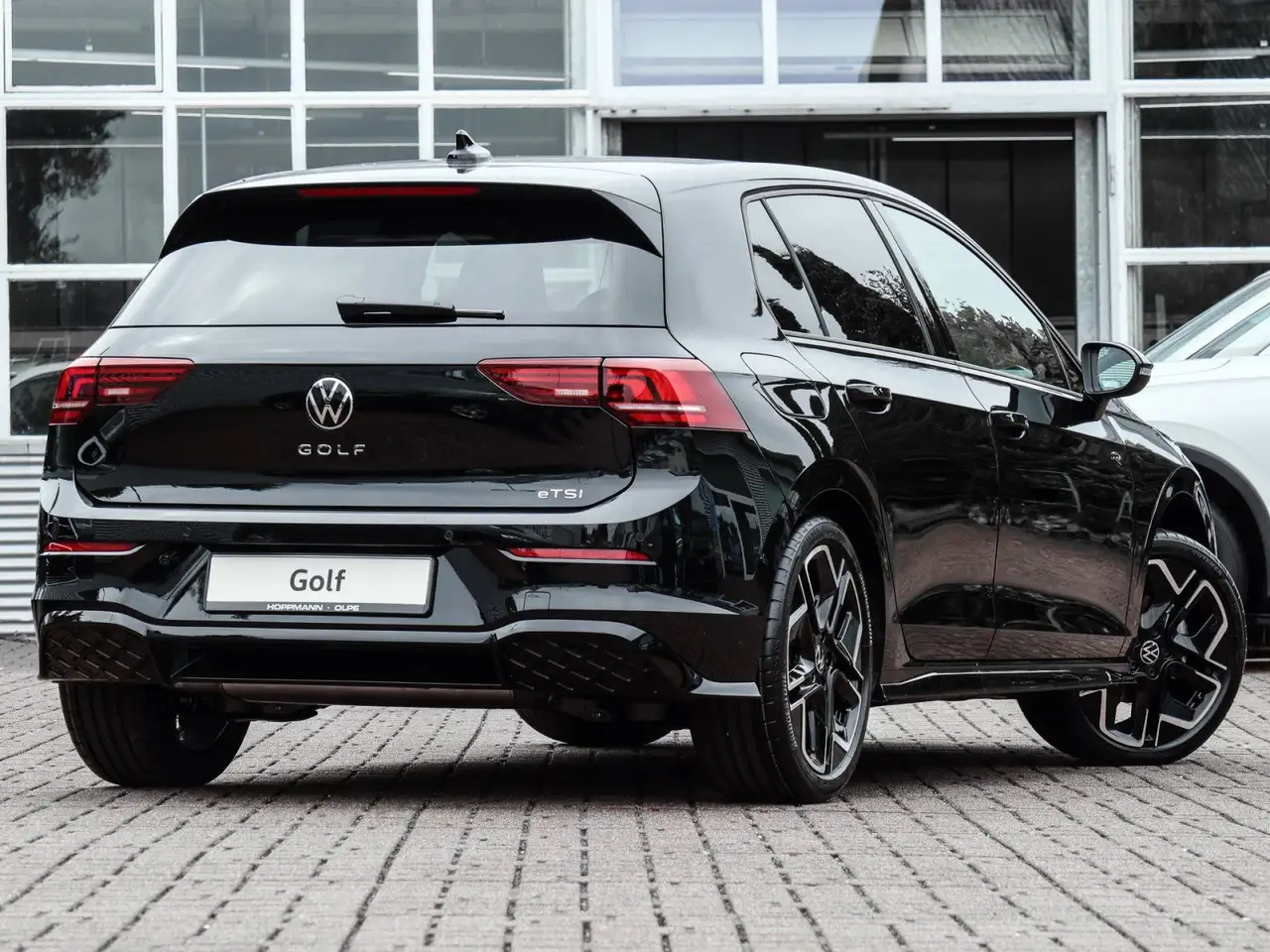 Volkswagen Golf VIII R-Line 1.5 l eTSI (150 PS) 7-Gang DSG 2
