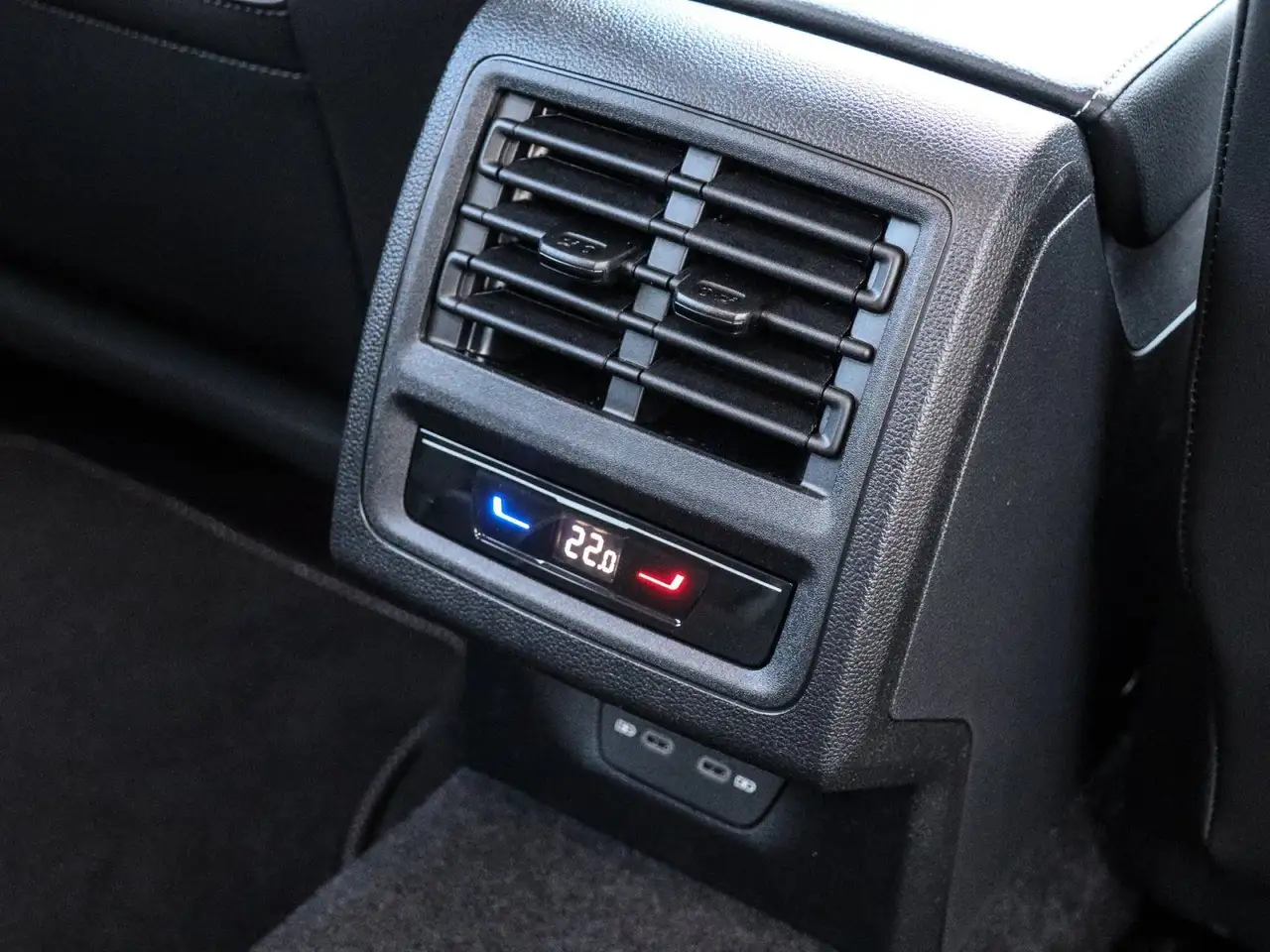Volkswagen Golf VIII R-Line 1.5 l eTSI (150 PS) 7-Gang DSG 15