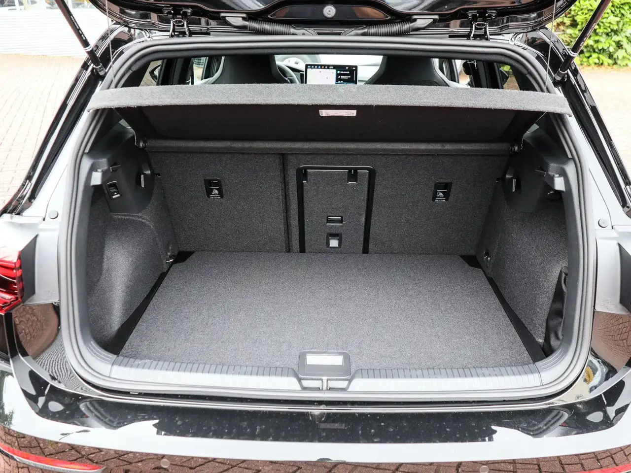 Volkswagen Golf VIII R-Line 1.5 l eTSI (150 PS) 7-Gang DSG 10
