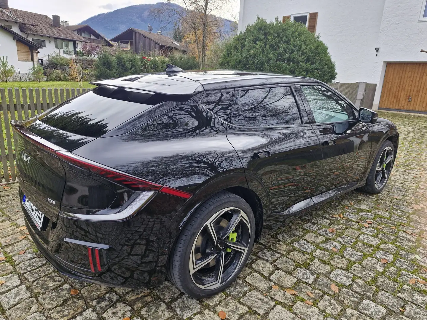 Kia EV6 77,4-kWh AWD GT Schwarz - 1