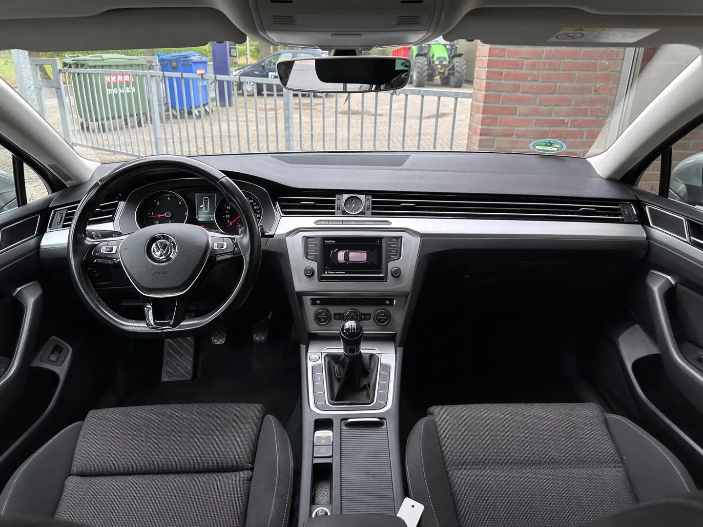 Volkswagen Passat Variant 1.6 TDI Business Edition Grey - 2