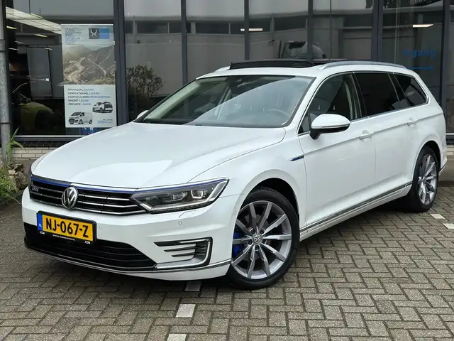 Volkswagen Passat Variant 1.4 TSI GTE Highline / PANO / Leder bekleding / He