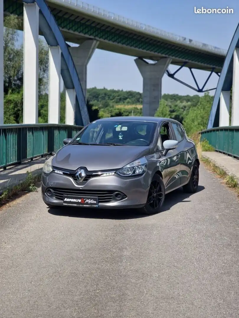 Renault Clio 4 1.2 Expression 75 chevaux Gris - 1