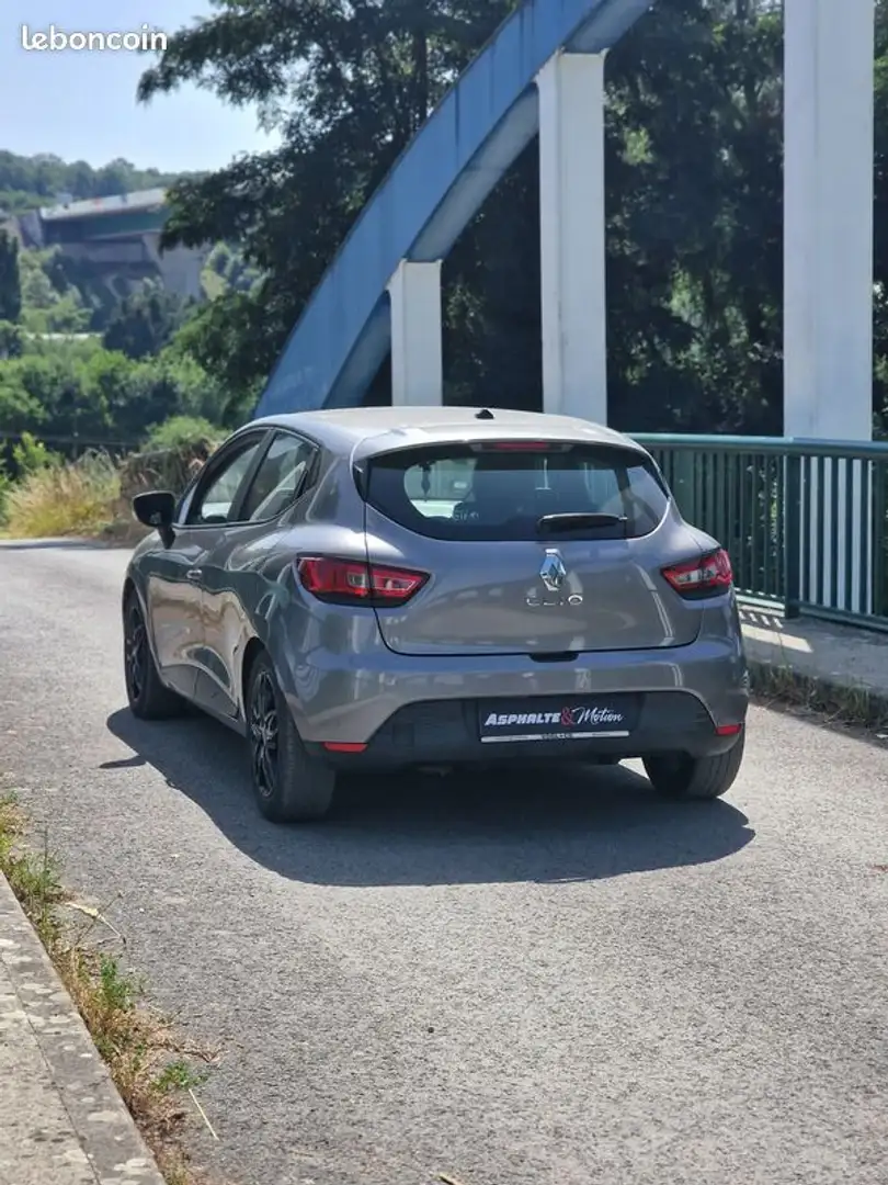 Renault Clio 4 1.2 Expression 75 chevaux Gris - 2