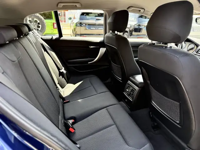 BMW 1 Series view 9
