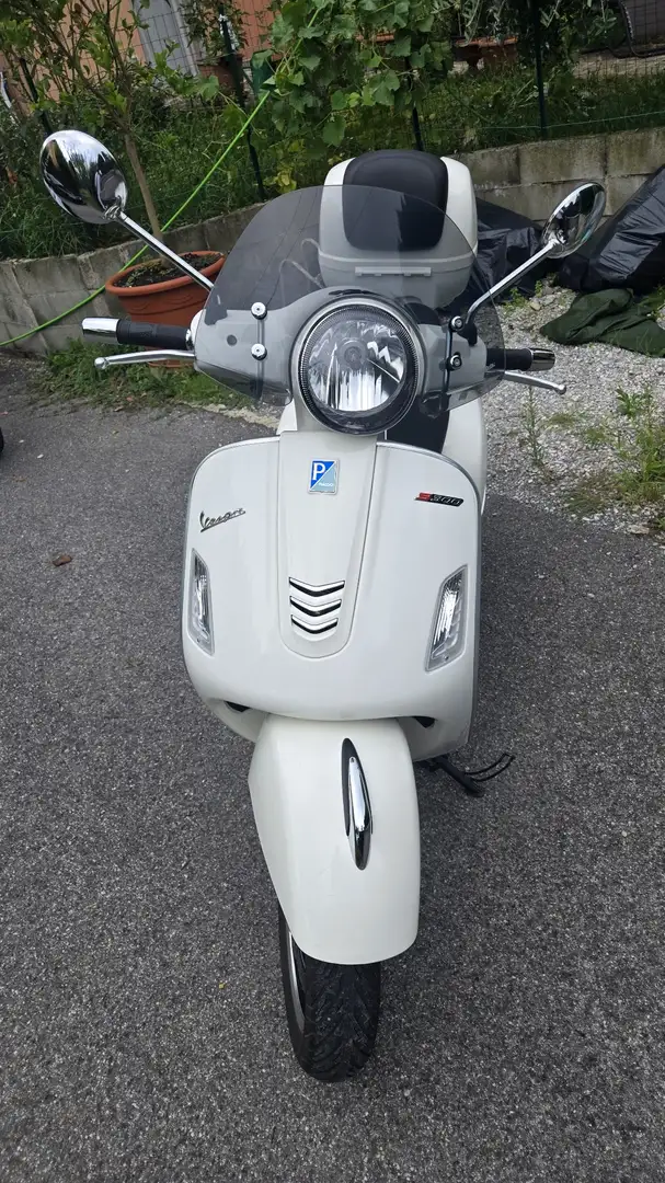 Vespa GTS Super 300 abs Fehér - 2