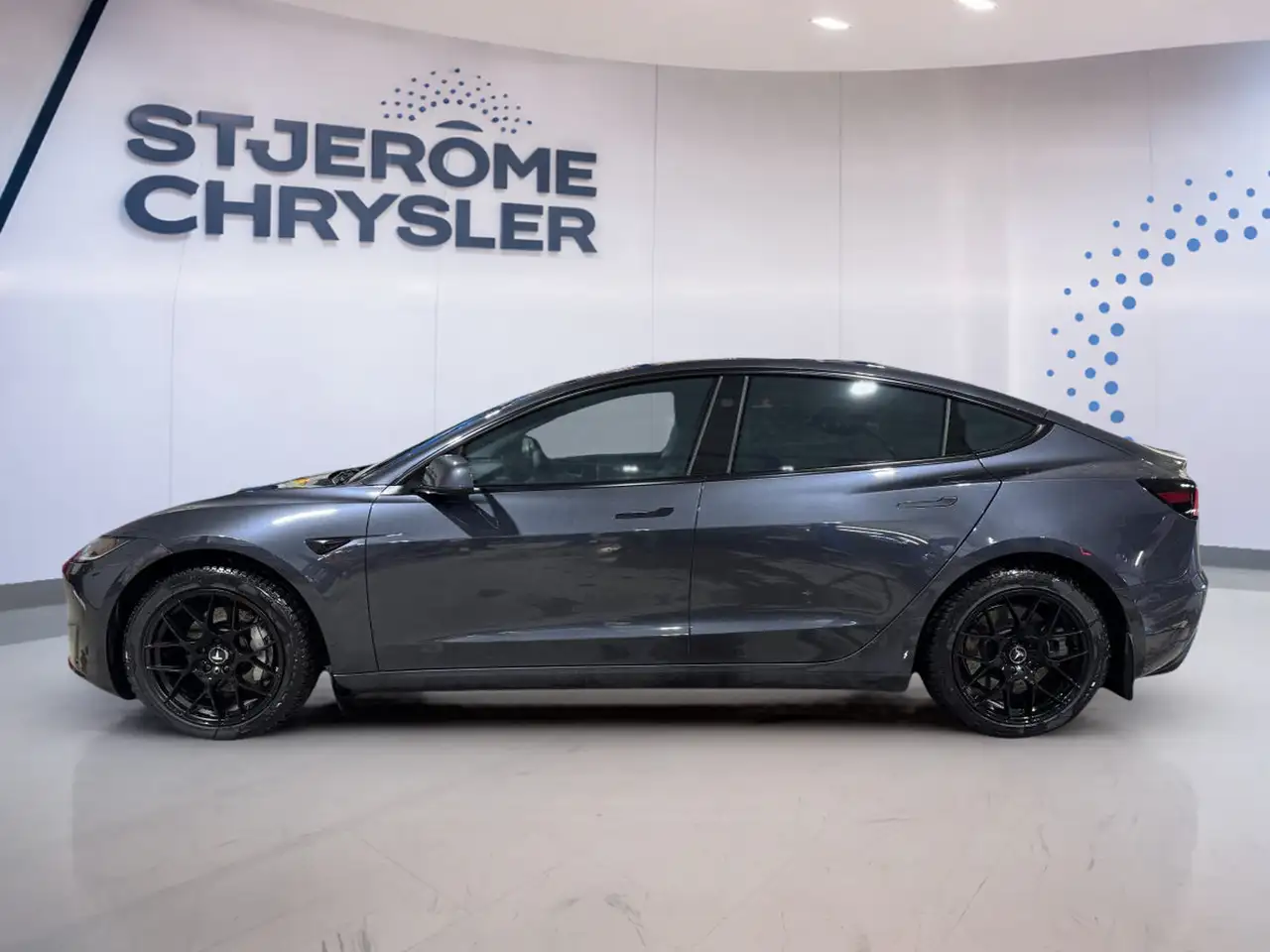 Tesla Model 3 снимка Tesla Model 3