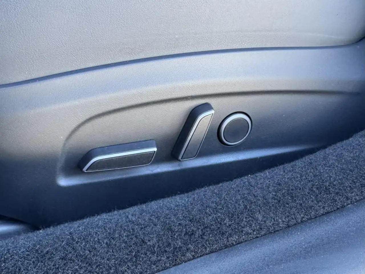 Tesla Model 3 снимка Tesla Model 3