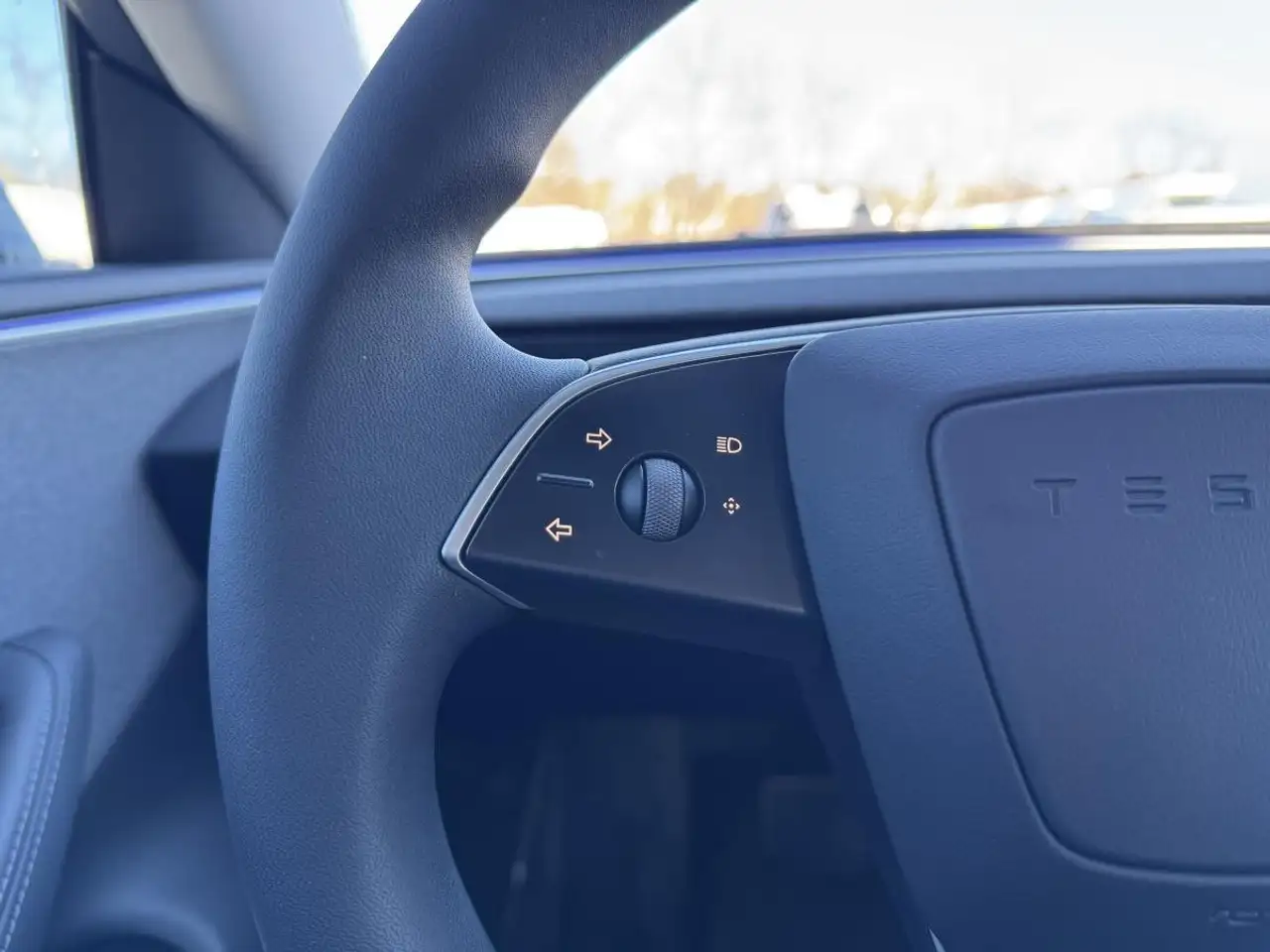 Tesla Model 3 снимка Tesla Model 3