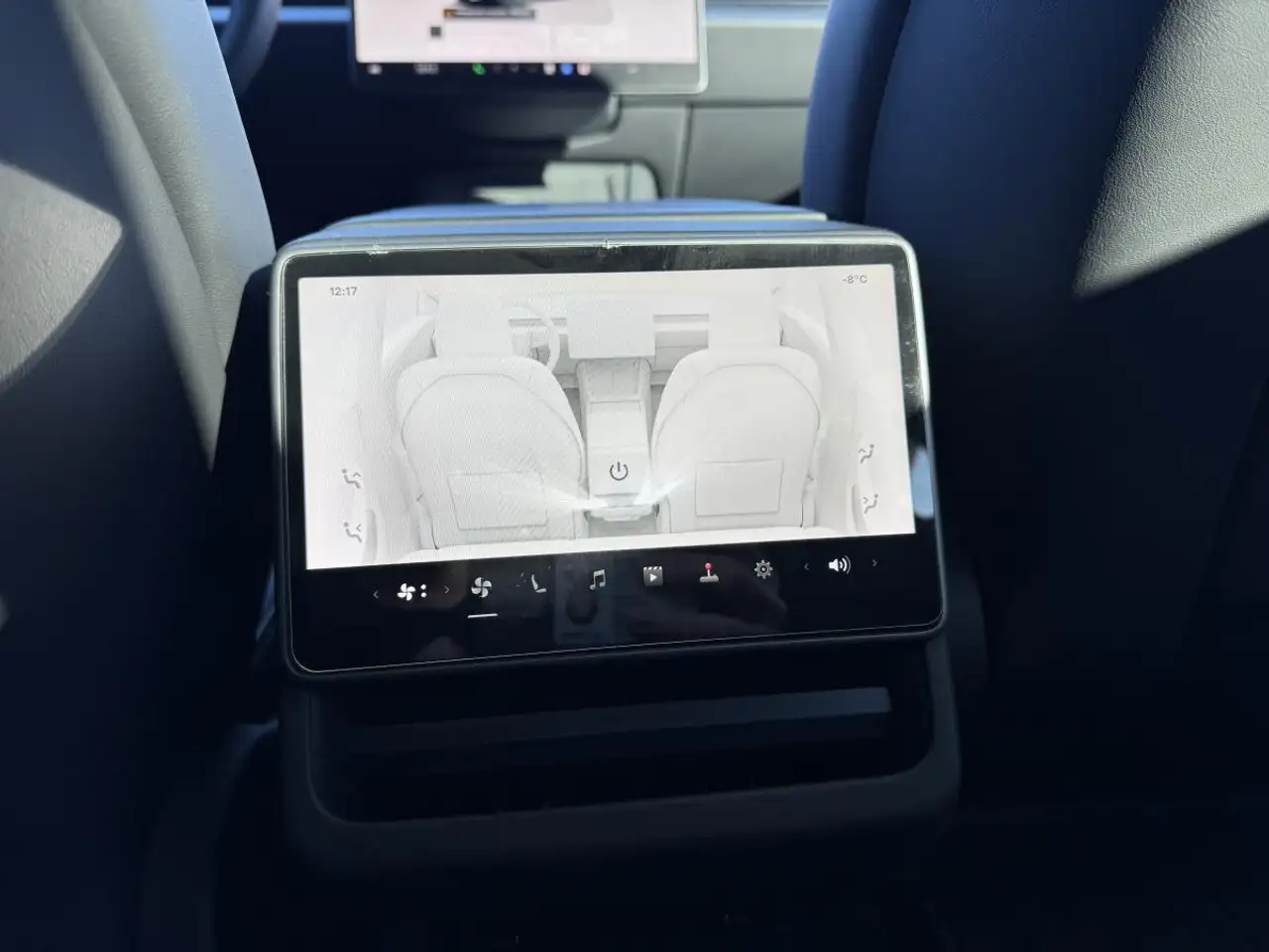 Tesla Model 3 снимка Tesla Model 3