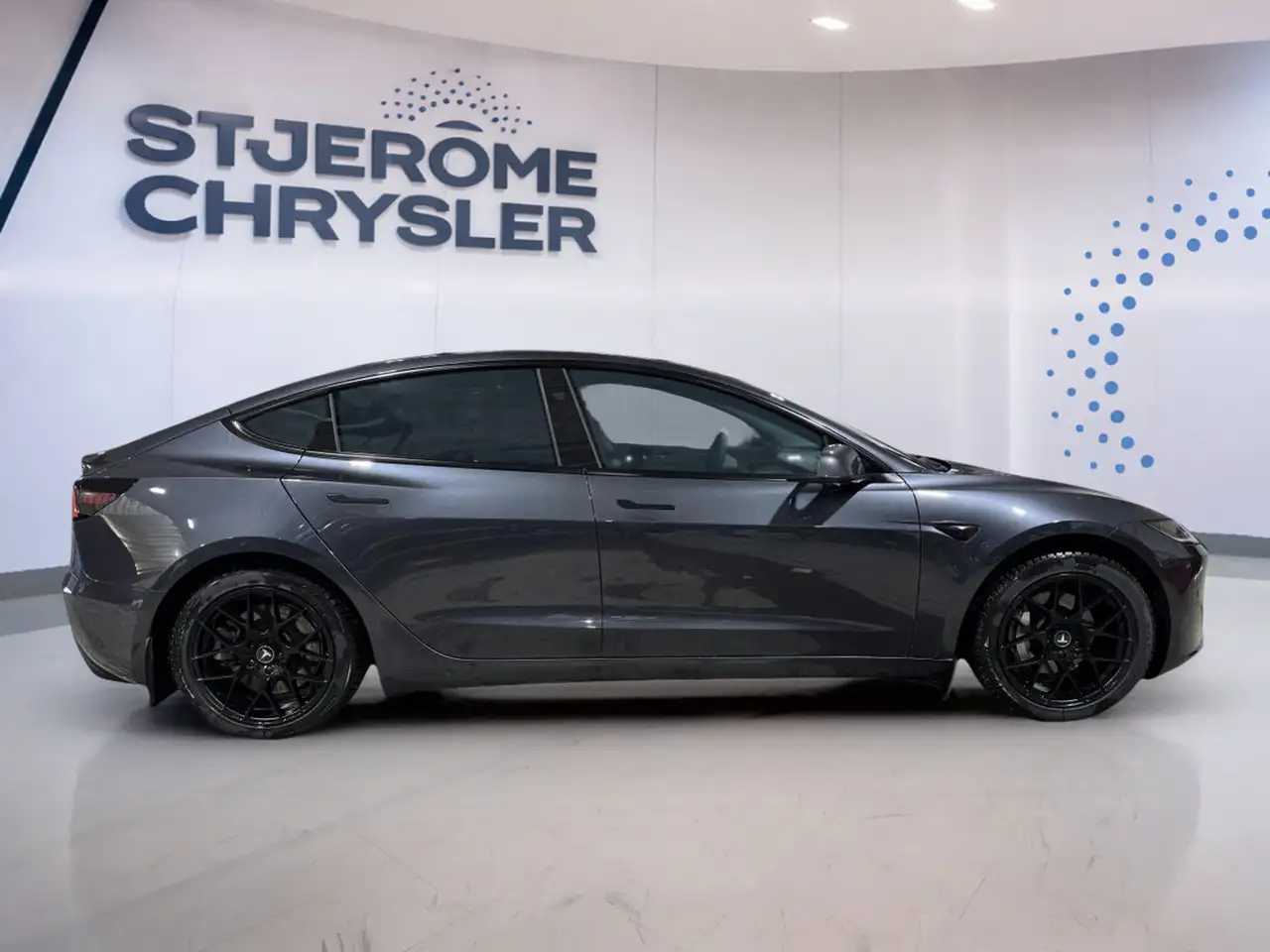 Tesla Model 3 снимка Tesla Model 3
