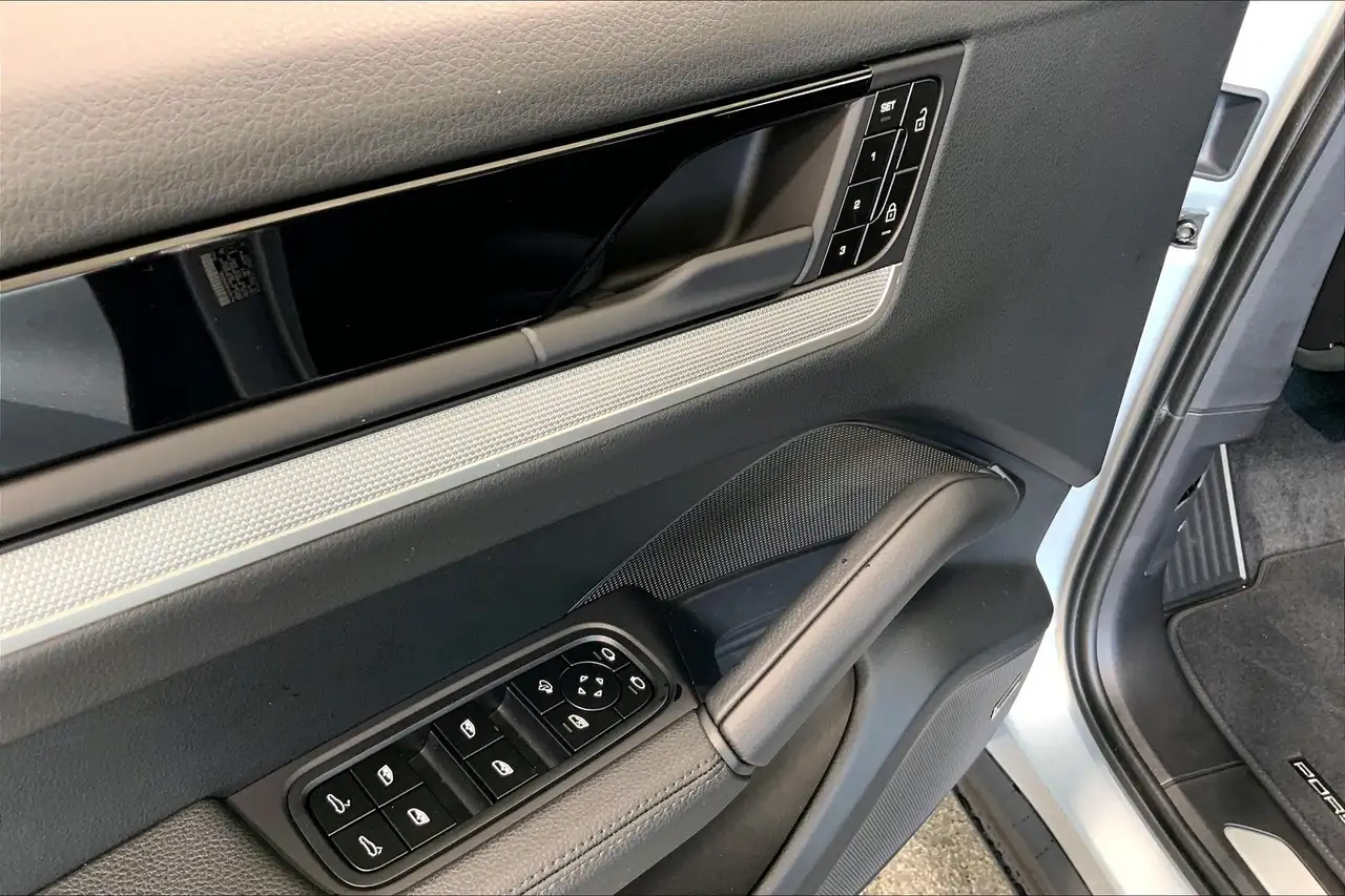Porsche Cayenne снимка Porsche Cayenne
