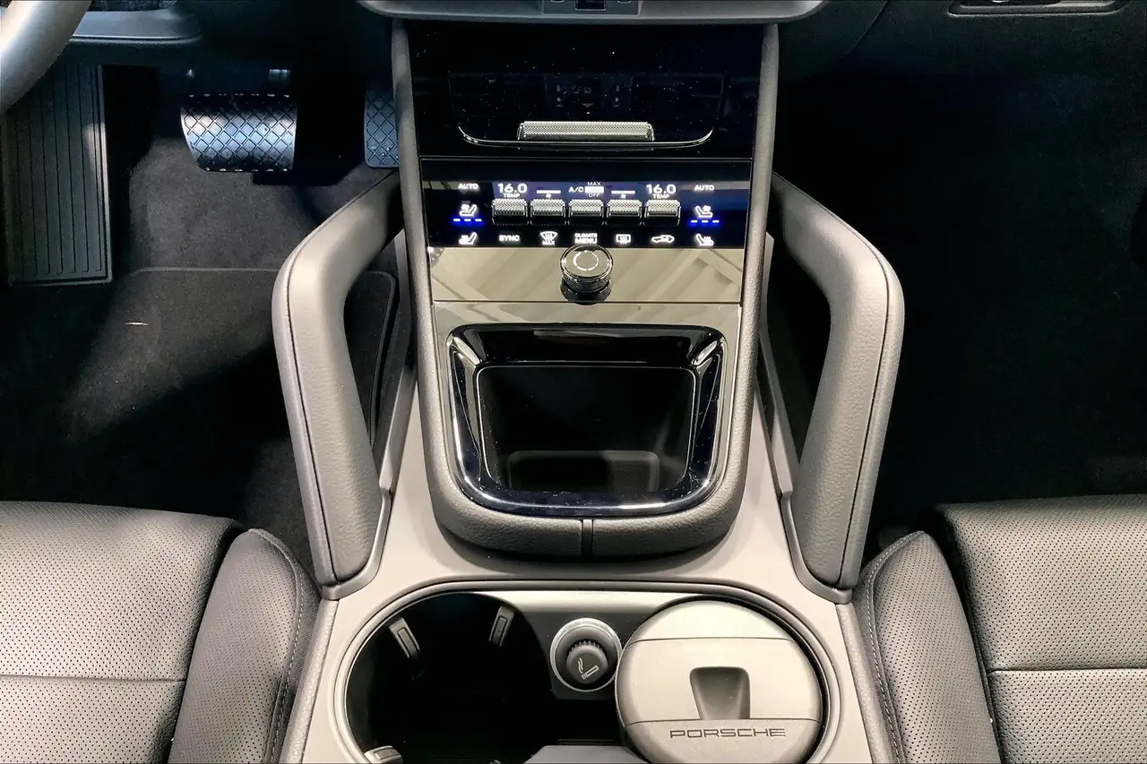 Porsche Cayenne снимка Porsche Cayenne