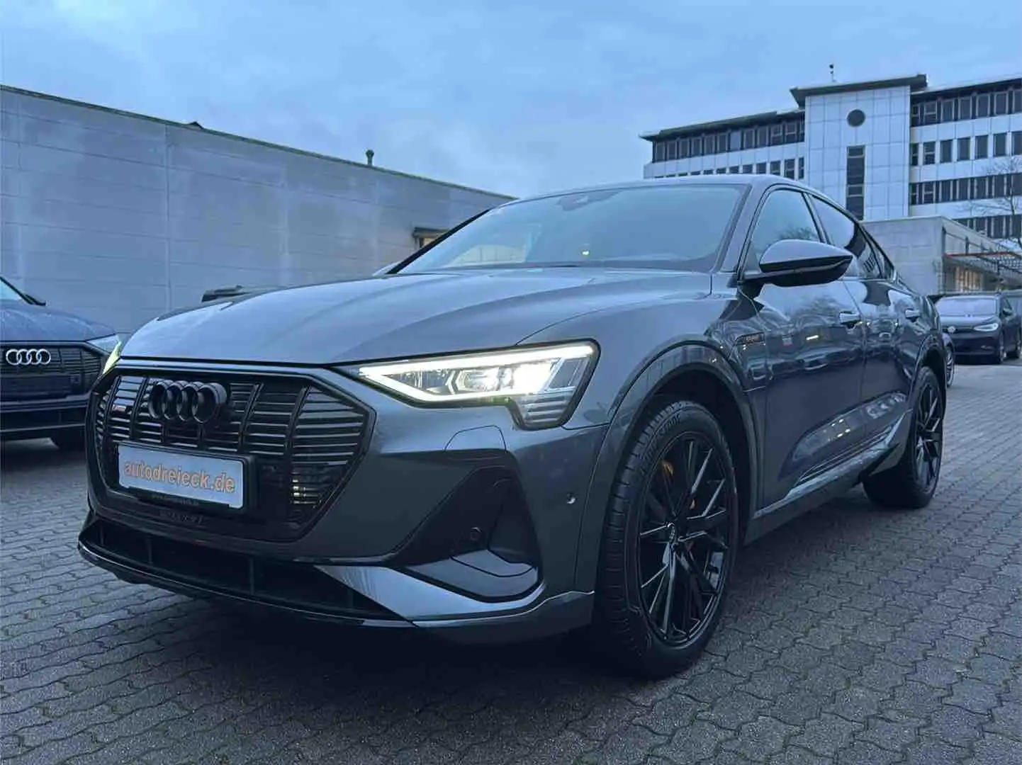 Audi e-tron Sportback 50 2x S line ACC PANO S-SITZE Grau - 1