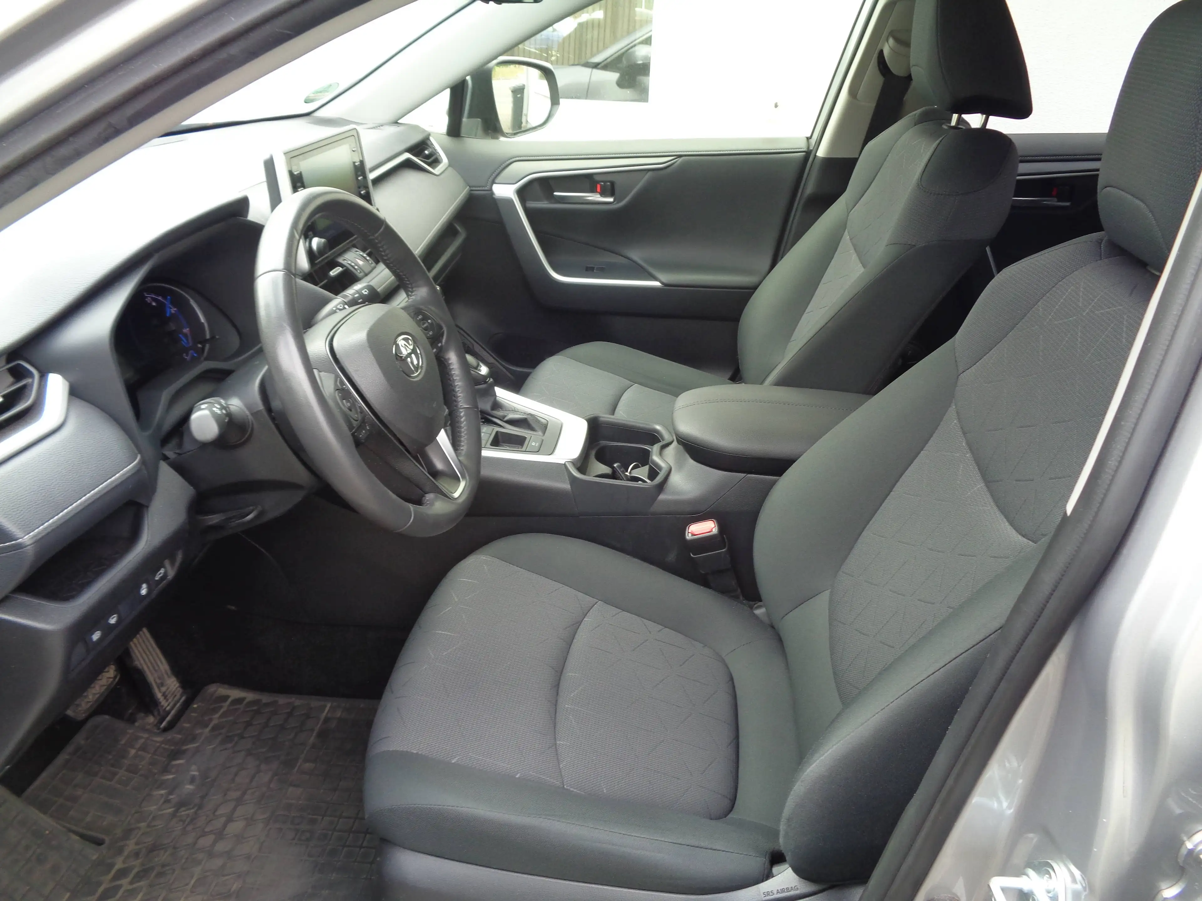 Toyota RAV 4 Hybrid 4x2 Team Deutschland — photo 6
