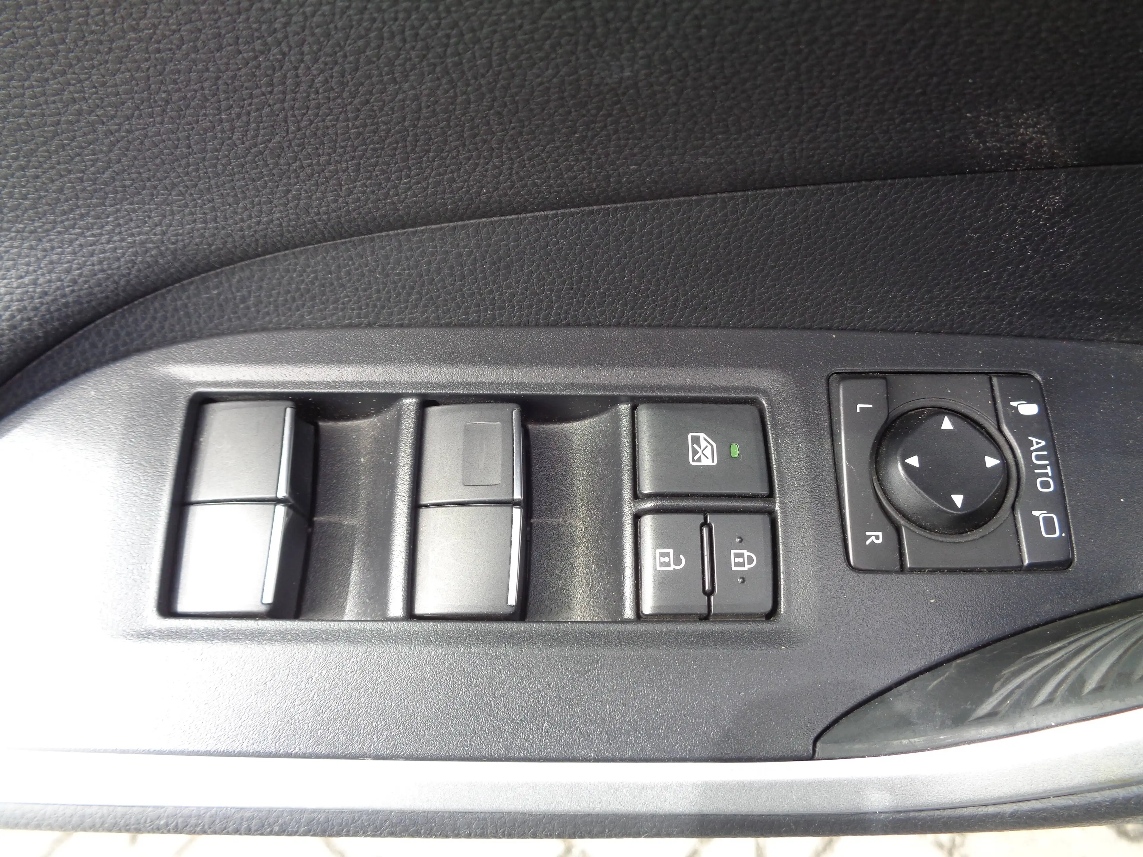 Toyota RAV 4 Hybrid 4x2 Team Deutschland — photo 15