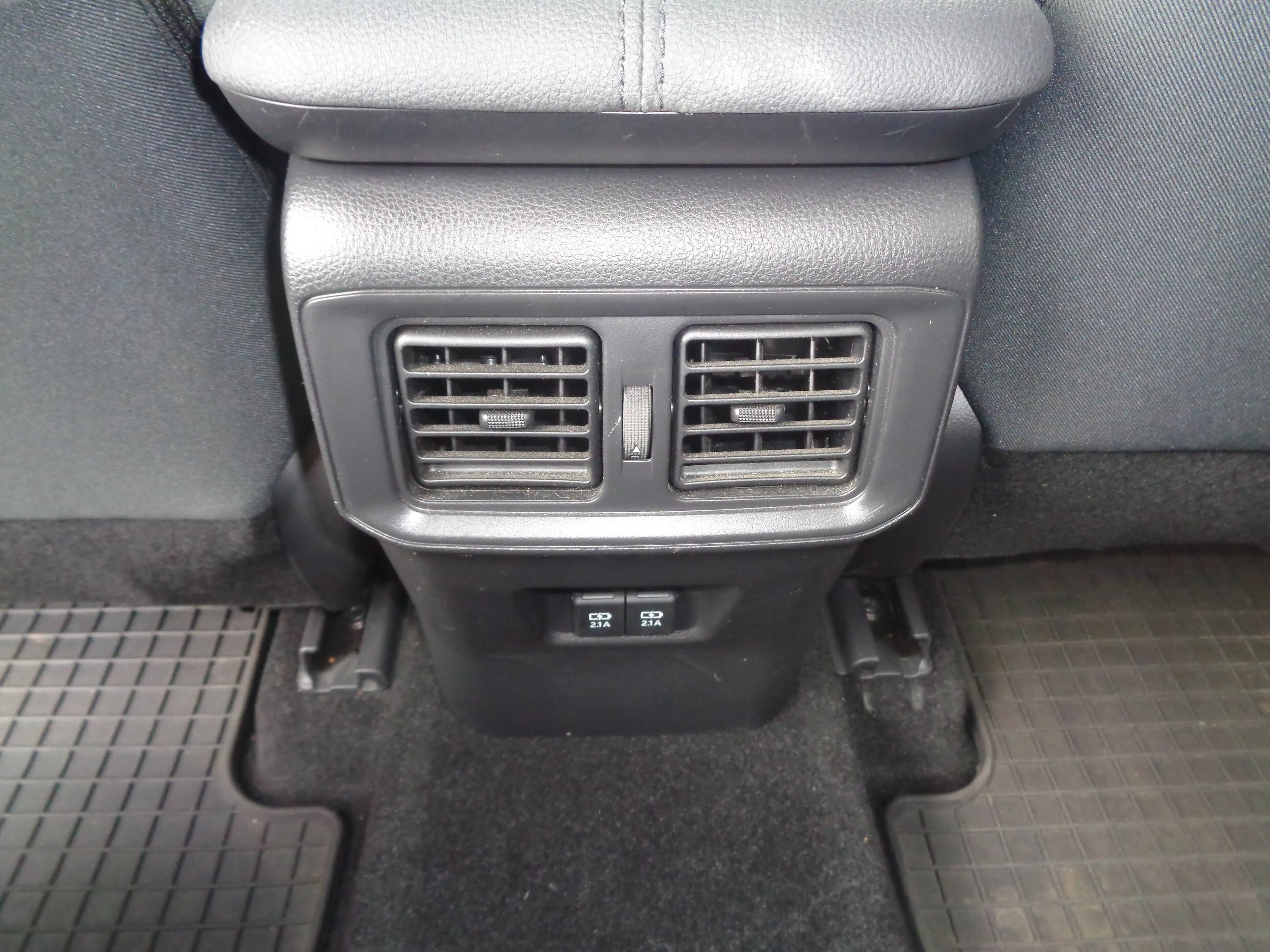 Toyota RAV 4 Hybrid 4x2 Team Deutschland — photo 14