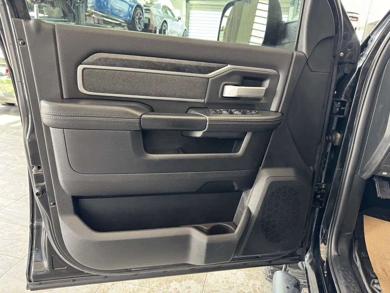 RAM 3500 снимка RAM 3500