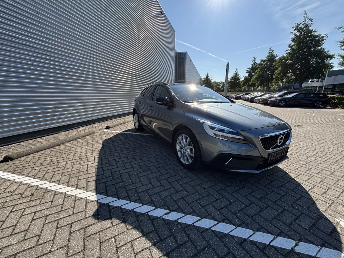 Volvo V40 Cross Country T3 Polar Plus | Trekhaak | Panoramadak | Stoelverw Grijs - 2