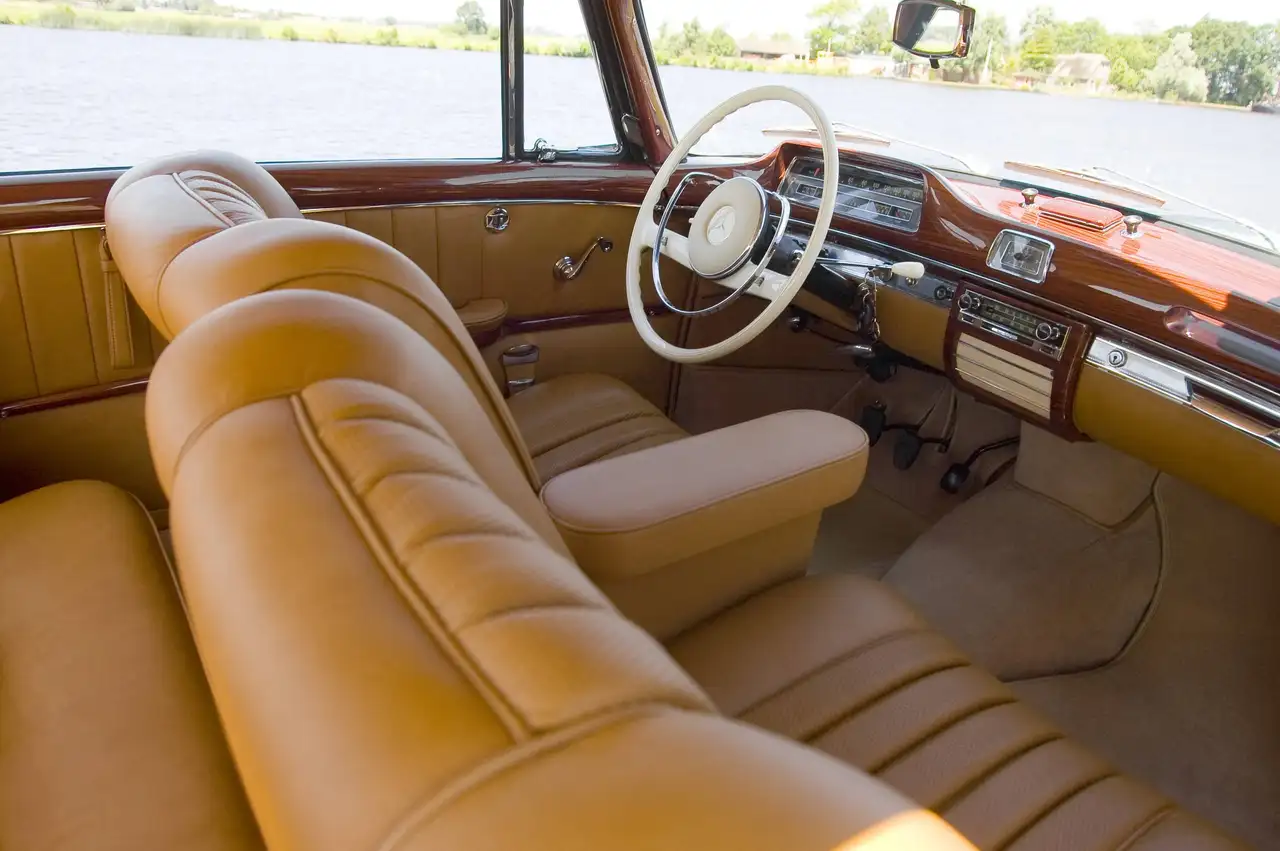 Mercedes-Benz 220 Coupe, foto 2