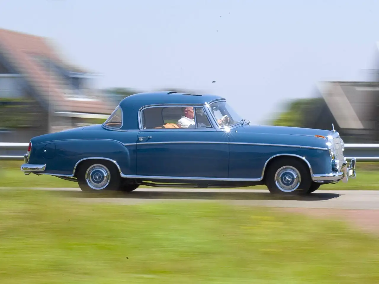Mercedes-Benz 220 Coupe, foto 4