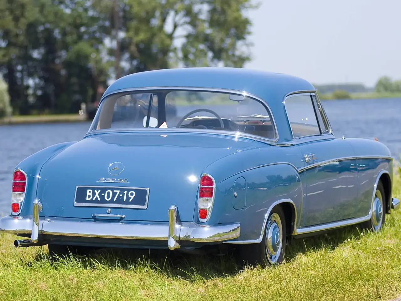 Mercedes-Benz 220 Coupe, foto 3