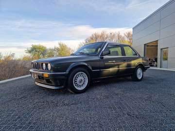 E30 320i