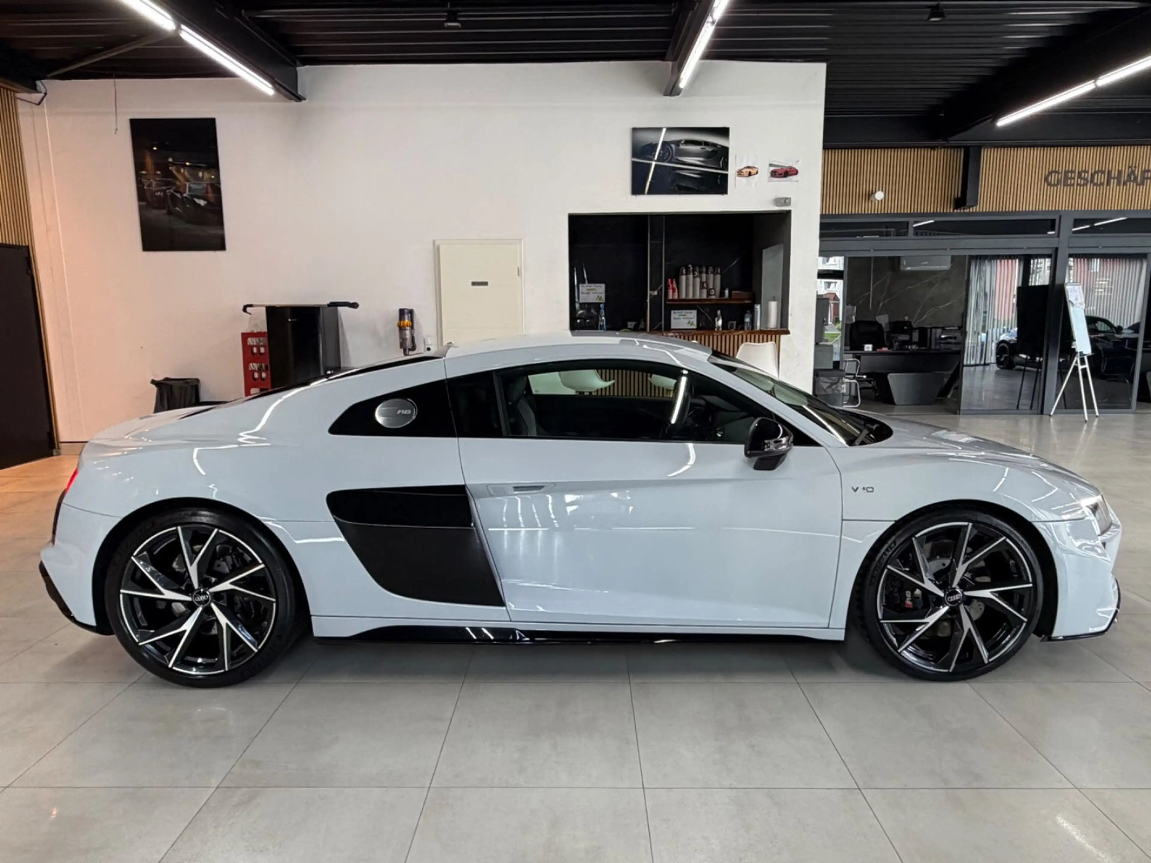 Audi R8 Coupe 5.2 ''V10''*LED*B&O*R.KAM* — photo 7