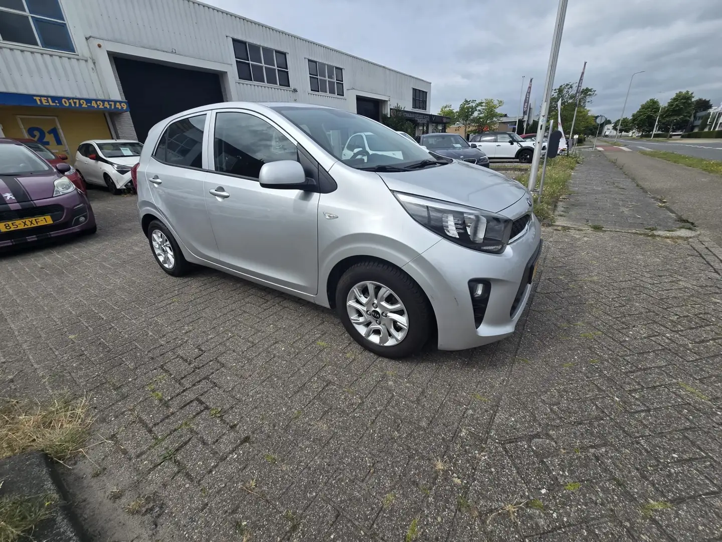 Kia Picanto 1.0 CVVT Co.Pl.L.Nav Gris - 1