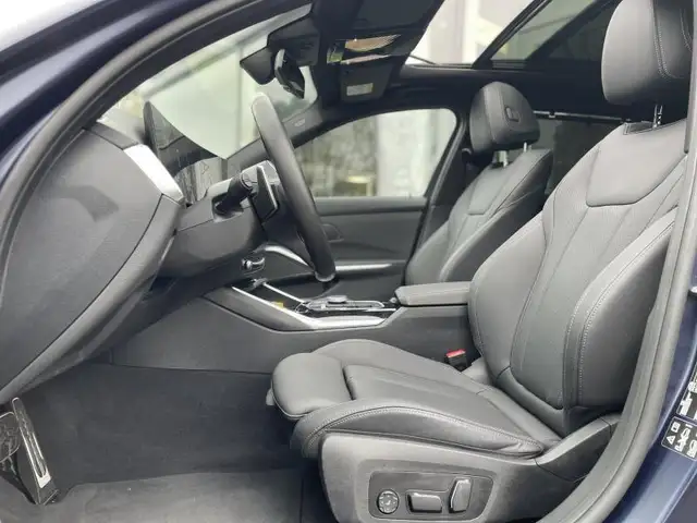 BMW 3 Series view 7