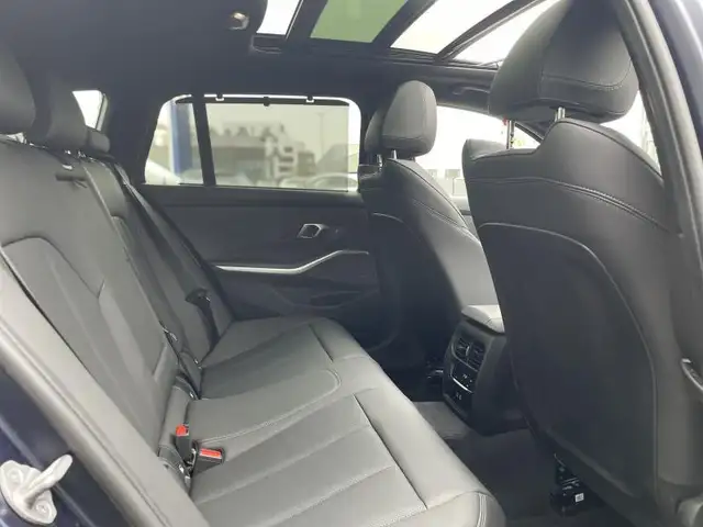 BMW 3 Series view 5