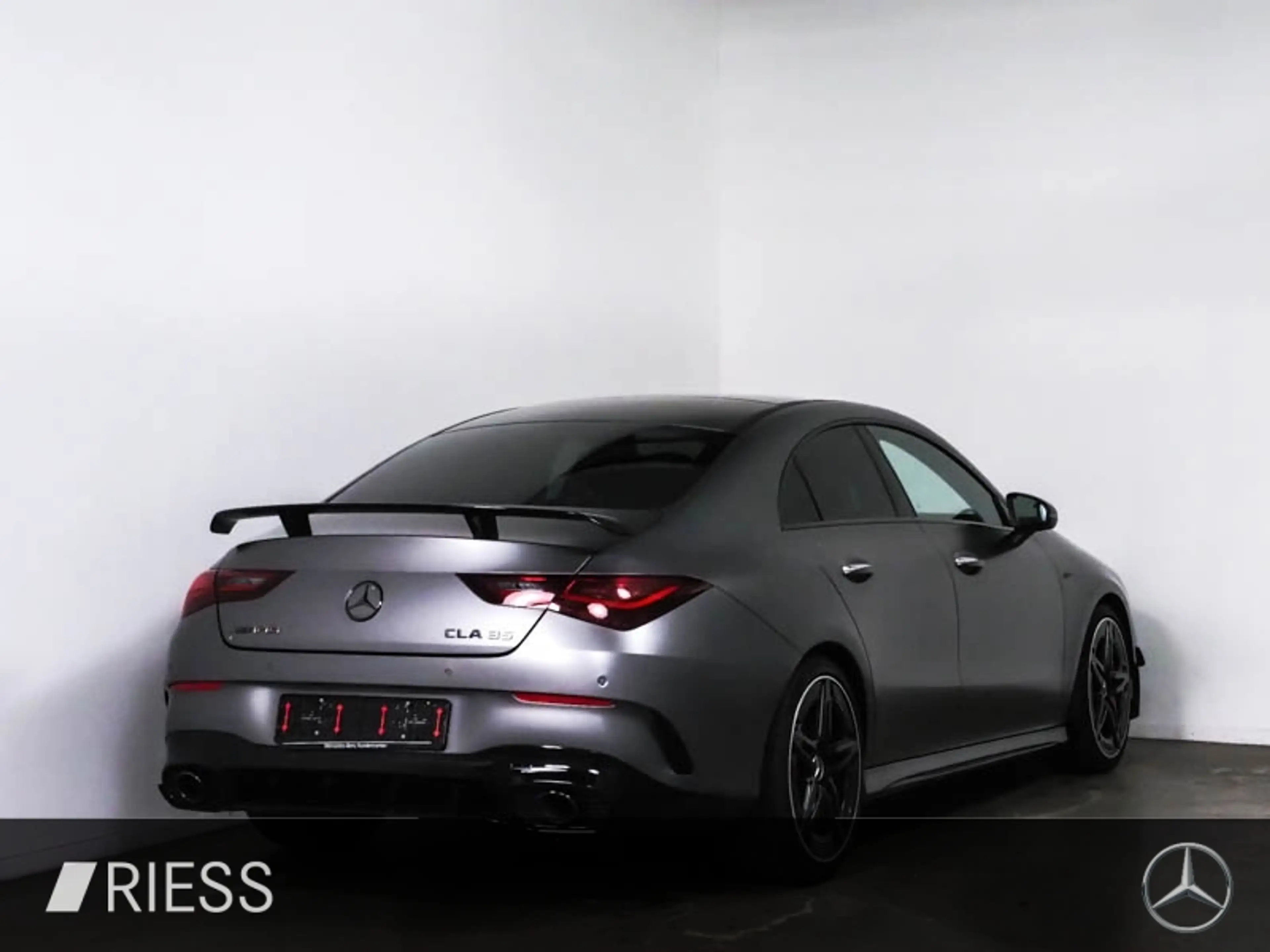 Mercedes-Benz CLA 35 AMG 4M Aero MAGNO Night Pano W-Paket 19" — photo 4