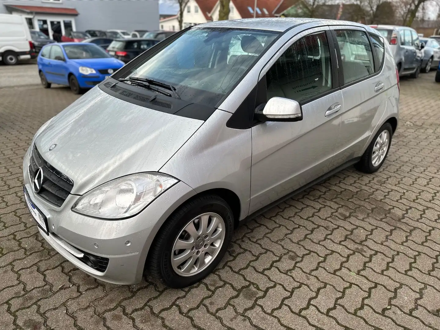 Mercedes-Benz A 180 1.7/NAVI/KLIMA/SHZ/LMF/PDC/FREISPRECH Silber - 2