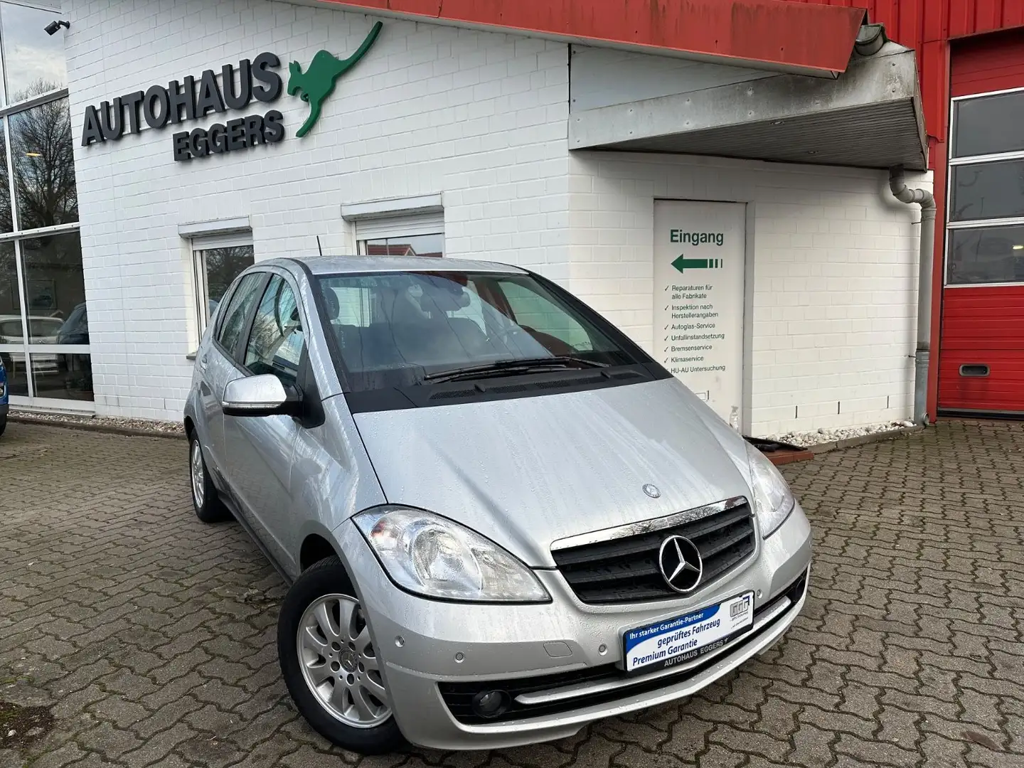 Mercedes-Benz A 180 1.7/NAVI/KLIMA/SHZ/LMF/PDC/FREISPRECH Silber - 1