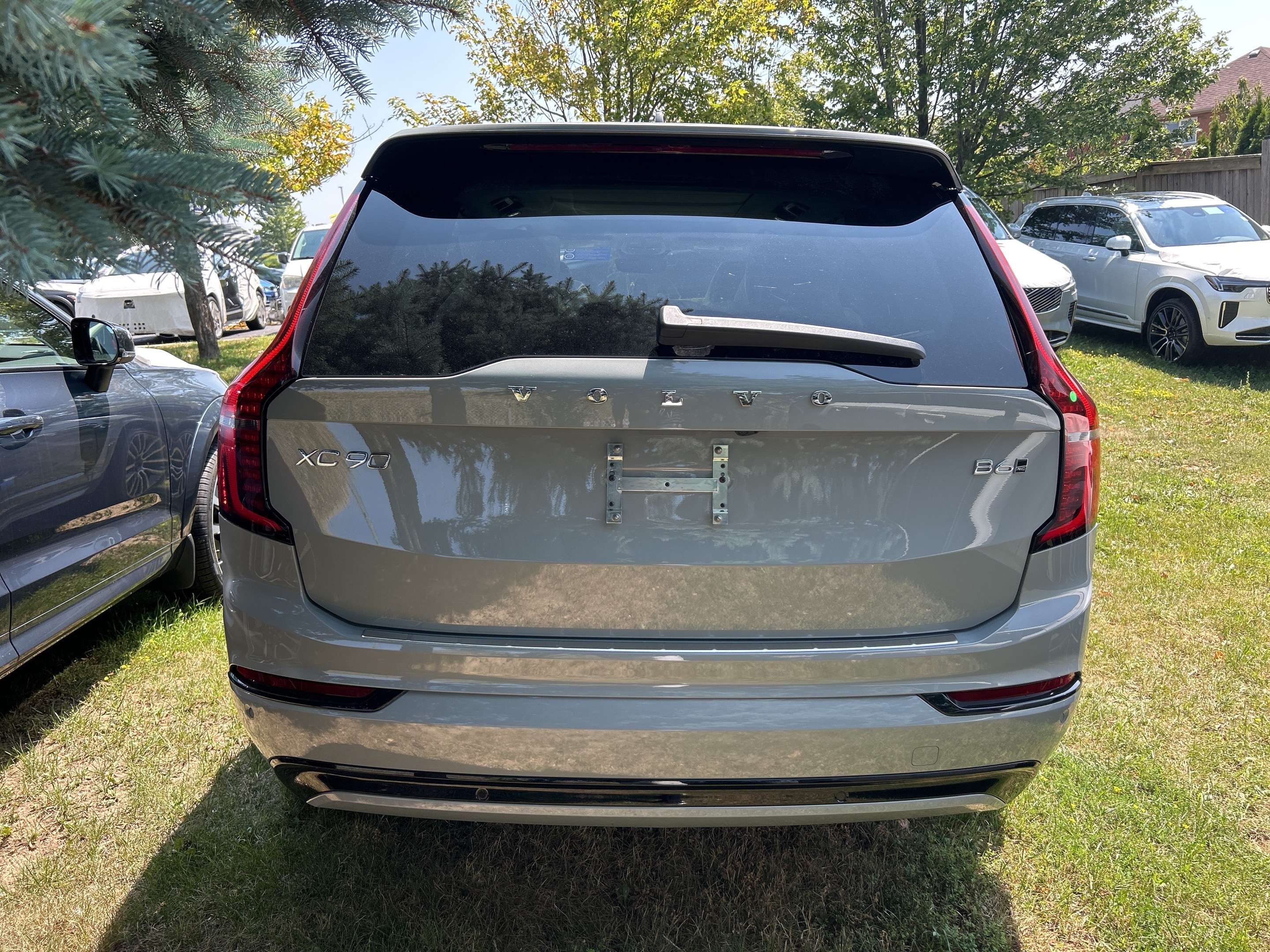 2026 Volvo XC90 B6 AWD Ultra Dark Theme 7-Seater alt 2