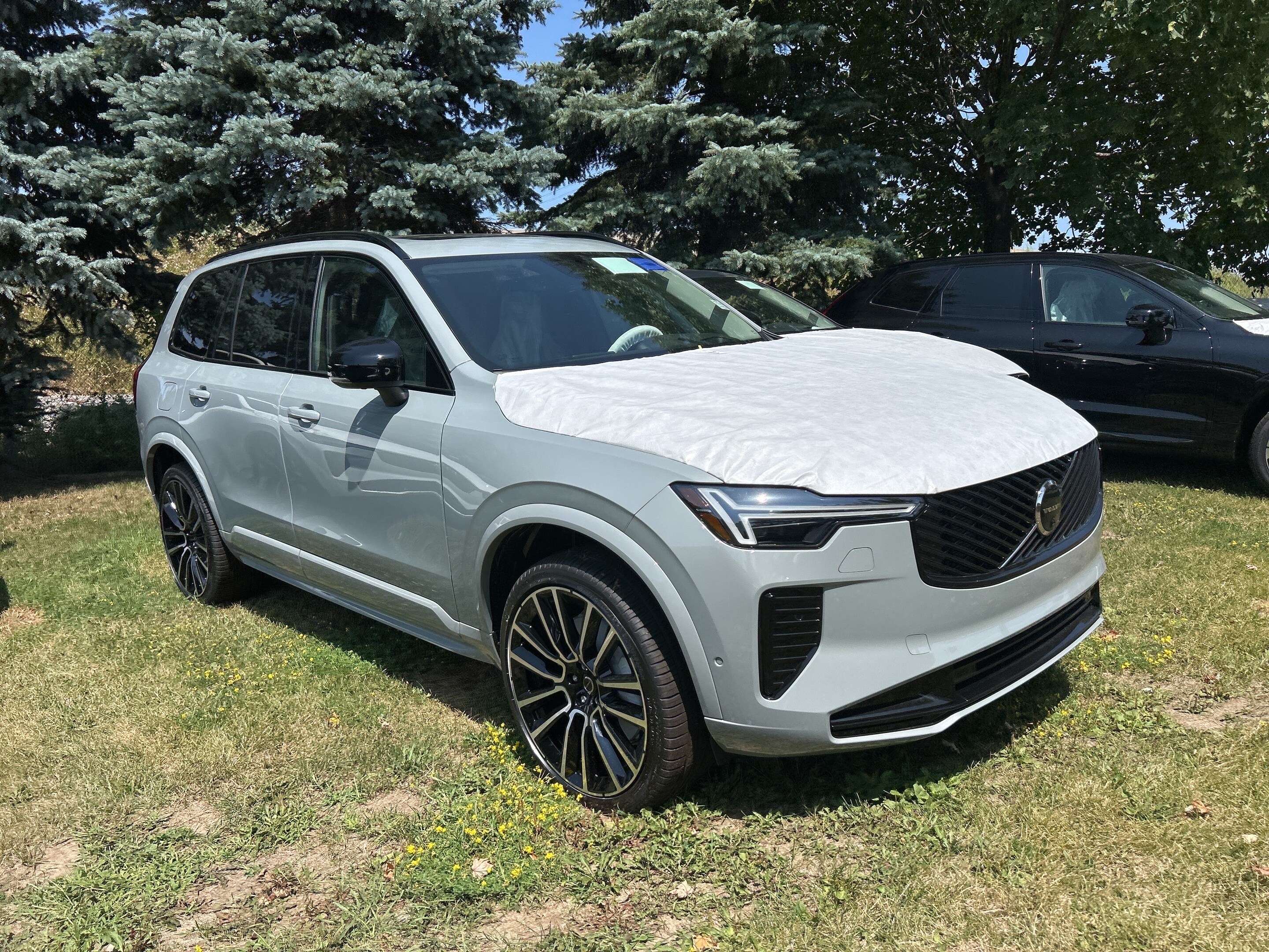 2026 Volvo XC90 B6 AWD Ultra Dark Theme 7-Seater alt 4