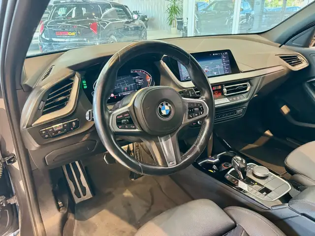 BMW 1 Series view 9