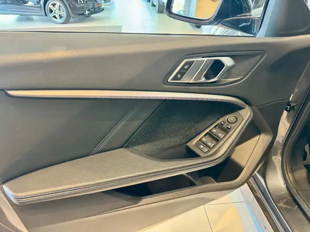 BMW 1 Series view 8