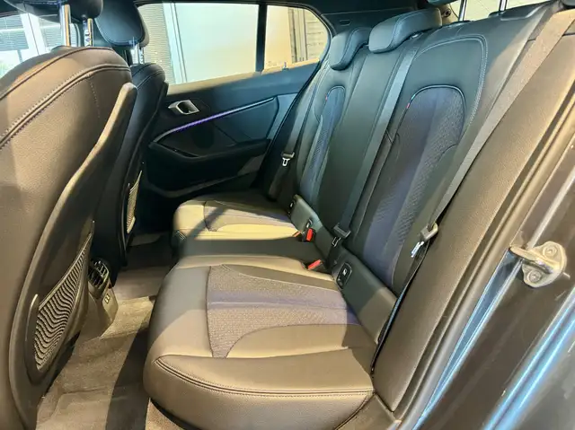BMW 1 Series view 15