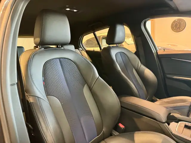 BMW 1 Series view 14