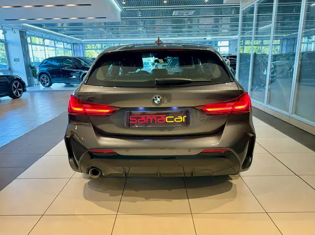BMW 1 Series view 6