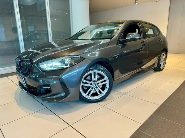 BMW 1 Series view 3